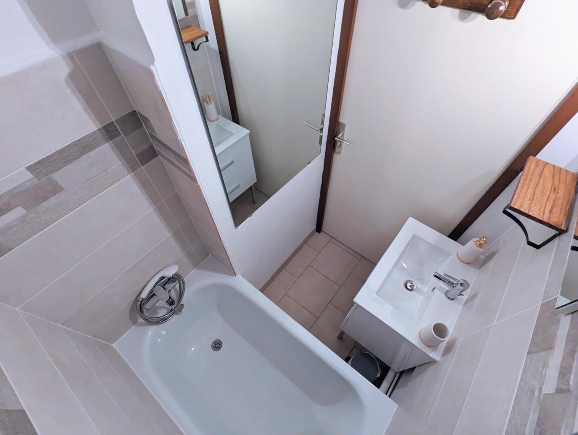 Appartement Au Calme + Parking 아그 외부 사진