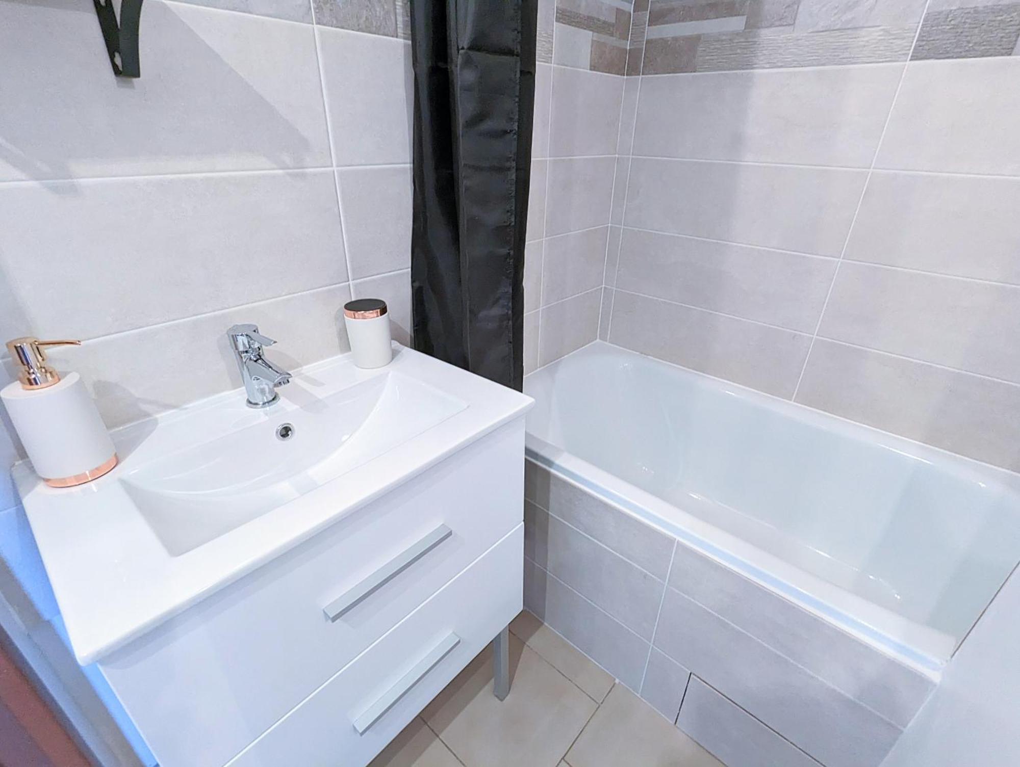 Appartement Au Calme + Parking 아그 외부 사진