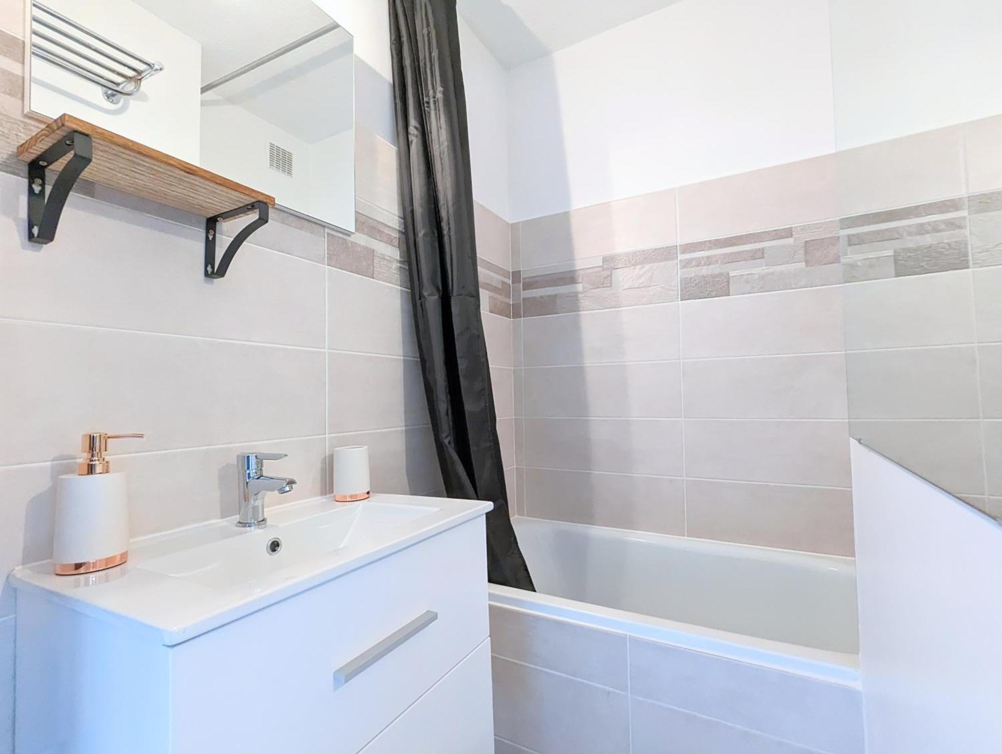 Appartement Au Calme + Parking 아그 외부 사진