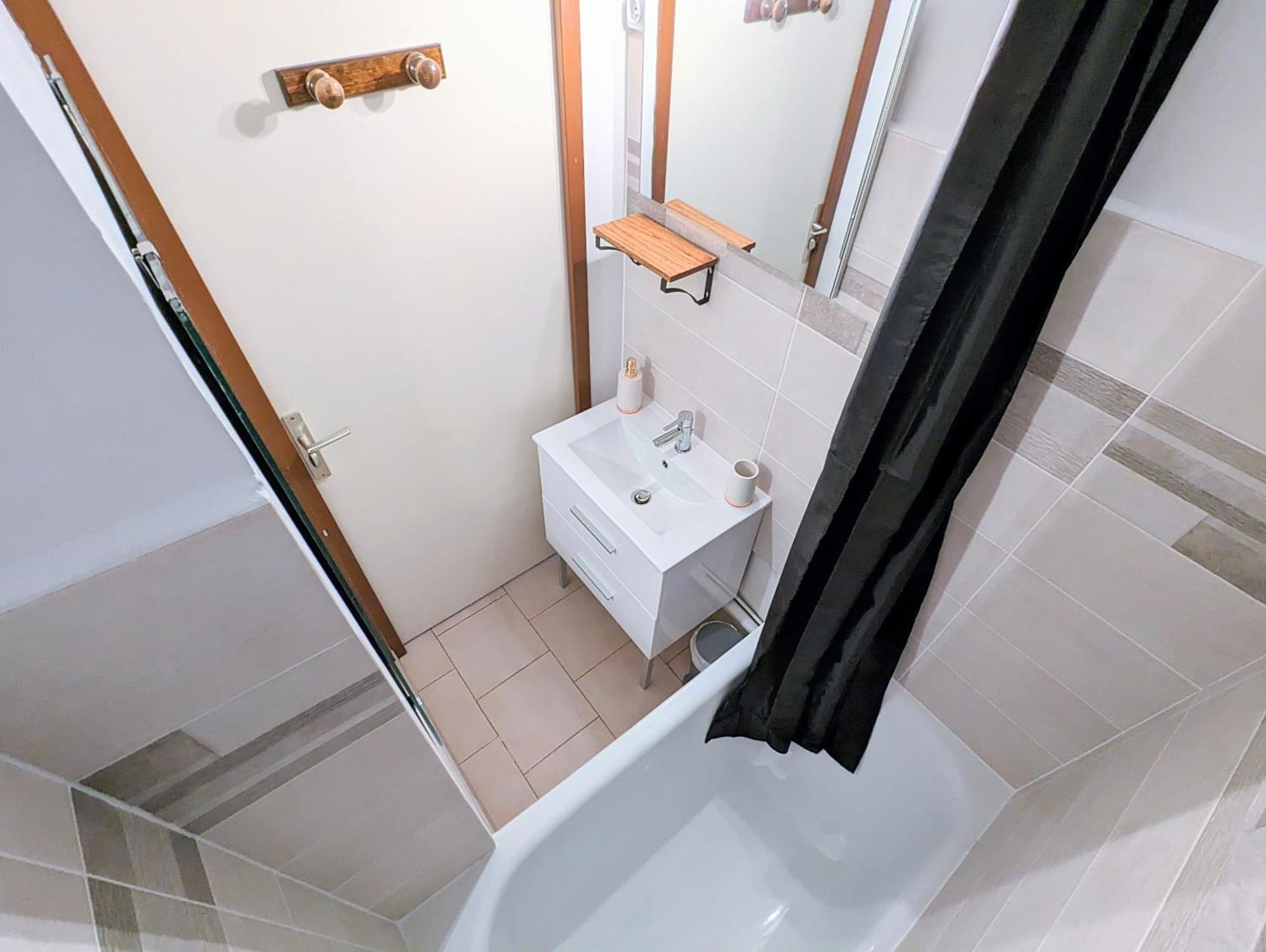 Appartement Au Calme + Parking 아그 외부 사진