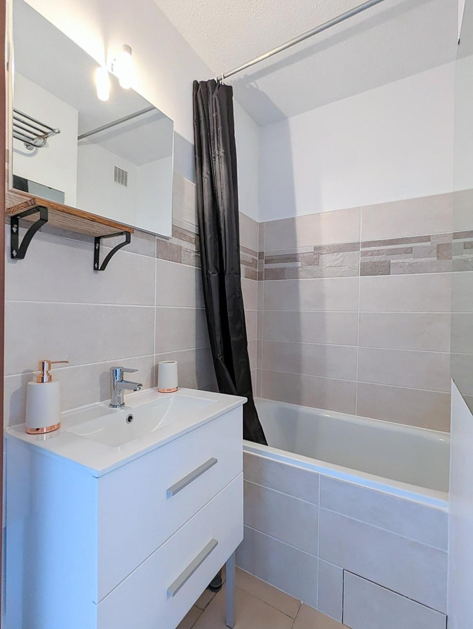 Appartement Au Calme + Parking 아그 외부 사진